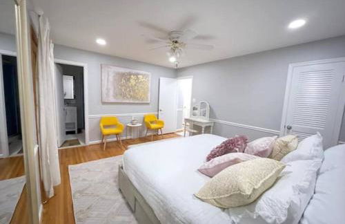 Lux Family Xcape with HotTub Fireplace Deck BBQ - Foto 17