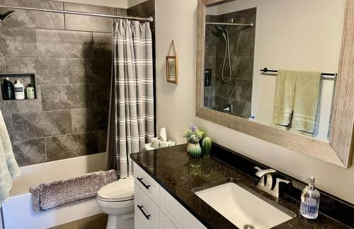 Secluded Hill Country Getaway with Spa and Sauna - Foto 22