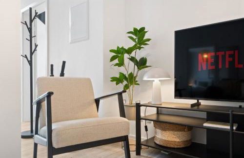 COMING HOME - Moderne Wohnung mit Nähe zu Köln Messe, Flughafen, Dom, Lanxess-Arena - schnelles WLAN, 2 Bäder, 2 kostenlose Parkplätze - Foto 17