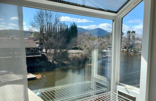 Stunning 3,400 sq ft Lake House w Boat Dock, Sauna, Steam Shower, and More - Foto 38