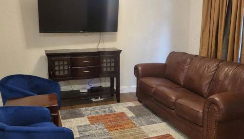 Blue Hideaway With Shared Spaces - Photo 5