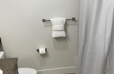 Villa Marina - AMAZING Modern, Spacious, Stylish 2 Master Suites in CENTRAL Marina Del Rey - Photo 18