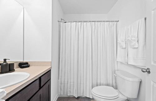 Luxe 2BR Townhome | Pool | Close to Beach - Foto 22