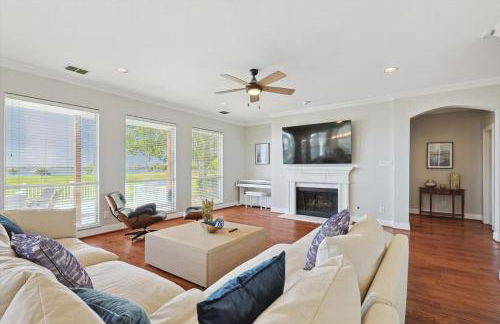 The Best of Lakeside Living - Luxury at its Finest - Photo 5