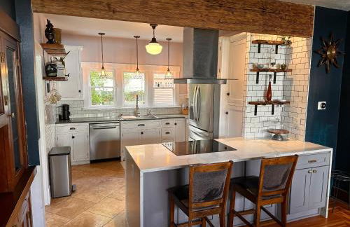 Historic 1905 craftsman - Photo 1