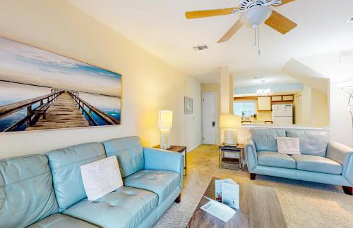 Ocean-view townhome with balcony & W/D - walk to beach - dog-friendly - Foto 4