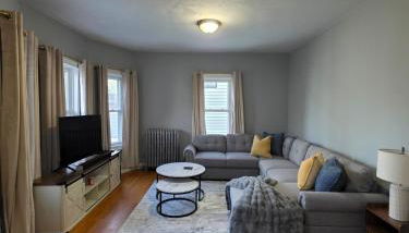 The Maverick Upstairs - NEW! - Lux Apartment - 2 Miles From Airport & Downtown Boston - Foto 2