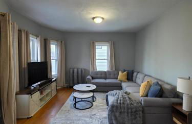 The Maverick Upstairs - NEW! - Lux Apartment - 2 Miles From Airport & Downtown Boston - Foto 2