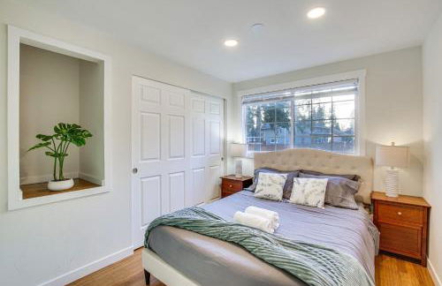 Modern Kirkland Home with Sauna and Outdoor Fireplace - Foto 11