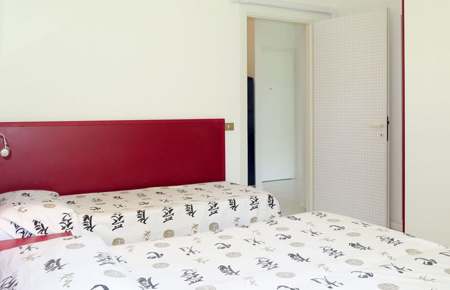 2 bedroom Apartment in Lignano Sabbiadoro with swimming pool and garden - Photo 9