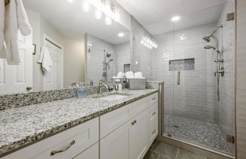 Lots of Hot Spots & Activities Near This Townhome - Foto 27