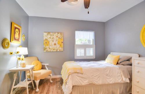 Riverfront Getaway with Hot Tub and Game Room! - Foto 29