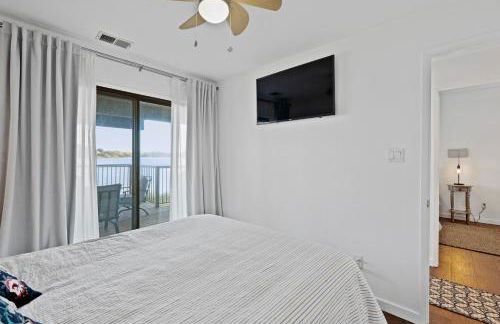 Lakefront, Private dock, ensuite-unit, King bed, Free EV charger, Boat Friendly - Foto 16