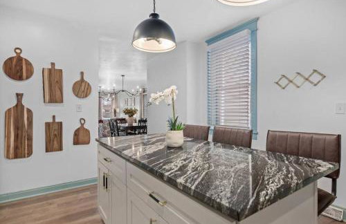 NEW! High-end Manchester Home w/ a hot tub - Foto 5