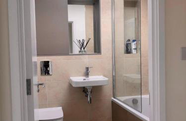 Exceptional 2-Floor Central London Escape - Sleeps Up to 10 with Skyline Terrace - Foto 14