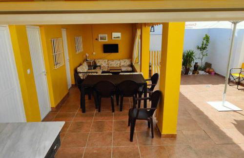Casa a pie de playa, con patio. Zona Miramar. - Foto 9