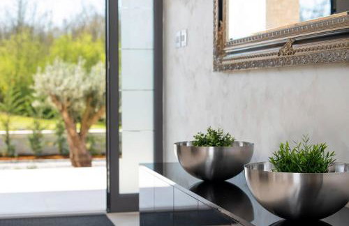 Luxury Villa Santa Cruz with XL pool and Jacuzzi - Photo 11