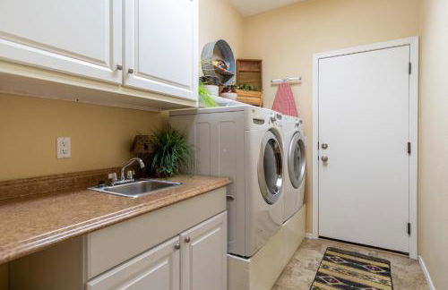 Oasis Villa With Pool, Putting Green & Pool Table - Photo 45