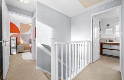 Stylish 3BR Home - Sleeps 7 - 15 Min to City Centre, Parking Garden & Fast Wi-Fi - Foto 18