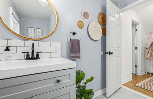 Spacious 4BR Home by Dtown Royal Oak - Photo 33