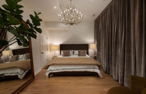 Luxury Gold Coast Penthouse with Deck & Views - Photo 4