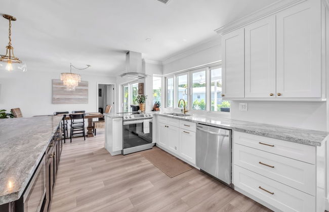 Luxury Waterfront Home Minutes from the Beach by RedAwning - Photo 8