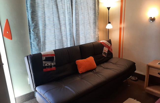 The New Star Motel with Studio-Kitchens: 1950s Extended-Stay Lodging and Retreat Center - Photo 8