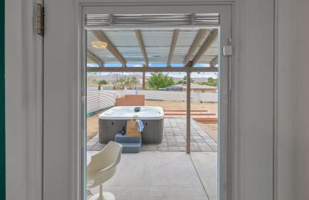 Fable by Avantstay 2 Unique Spaces, w/ Bowling, Hot Tub, Fire Pit, Large Yard - Foto 56