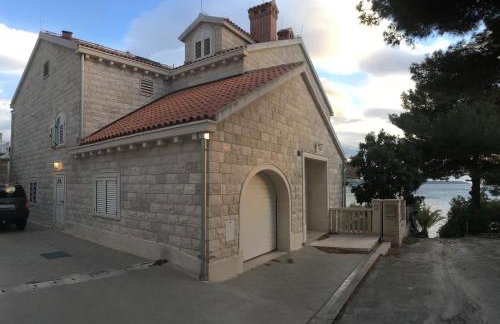 Luxury Seaside Villa with a classic Mediterranean Olive Garden, a fully equipped Professional Kitchen, Pool, Sauna, Padle Boards and Canoe - Miolin Beach House - Photo 33