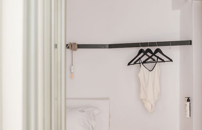 aniko suites White Alley - Photo 4