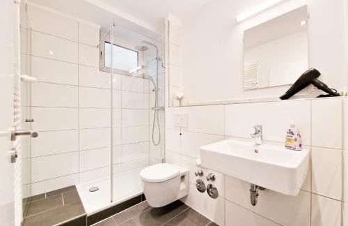 Tolstov Apartments - 1 or 3 Room Apartments with Balcony - 20 Min Messe DUS & Airport DUS - Foto 40