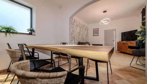 VILLE ET VOLCANS - Maison 9 couchages avec garage et extérieur - Foto 3