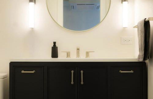 Above The Roots - Stylish 1BD on the Square - Foto 31