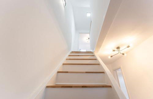 Neues Haus ,11 Betten, völlmöbliert mit Parkplätzen, Garage und Garten - Foto 13