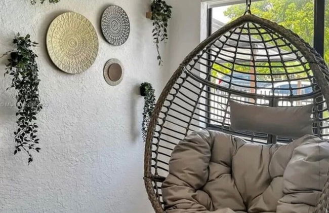 Boho Chic: 3BR Home With Pool - Foto 18