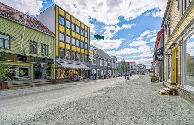 Arctic Homes - Downtown Penthouse - Photo 18