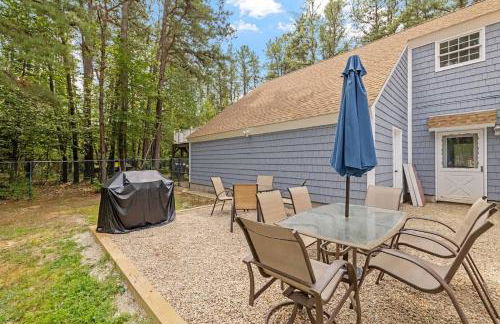 Lake Escape Family & Pet Friendly with Dock Access - Photo 15