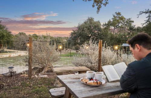 Barndominium with Farm and Firepit near Lake Georgetown - Foto 26