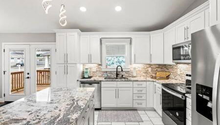 Family Home in Oakwood, 12 Mins to Campus, Patio, Washer Dryer, 2 Bathrooms, Utilities and Internet Included, Great for Students or Families, Charming Oakwood-Lincoln Park Home, 10 Walk to Dining, 24 Hour Hospitality Team - Foto 4