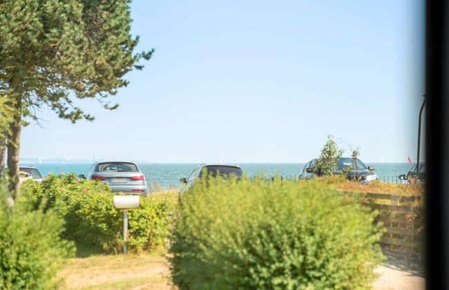 "Sighfrith" - 150m from the sea - Photo 21