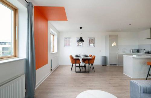 Luxury 2 bed, Central, Free Parking, Smart TV By Valore Property Services - Photo 21