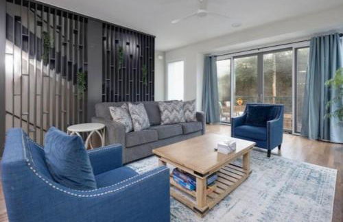 Modern Townhome, Large Game Room, 10min to Downtown! Sleeps 10! - Foto 11