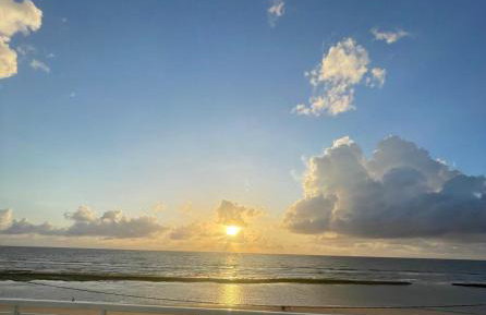 CASA COM PISCINA À BEIRA MAR. - Foto 10