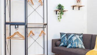 Central 6 min from Duomo Design Apt In Milan - Foto 2, wardrobe