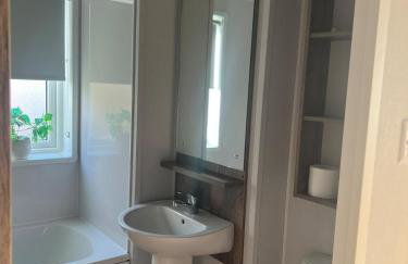 NEW 2025 Modern 3Bedrooms Lodge Walk to Beach - Foto 18