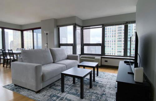River North Magnificent Mile Condo, Lake and City Views, 43rd Floor Corner, Parking Included! - Foto 10
