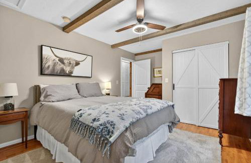 20 acres w Private Pavilion, Fireplace & Fire Pit - Foto 33