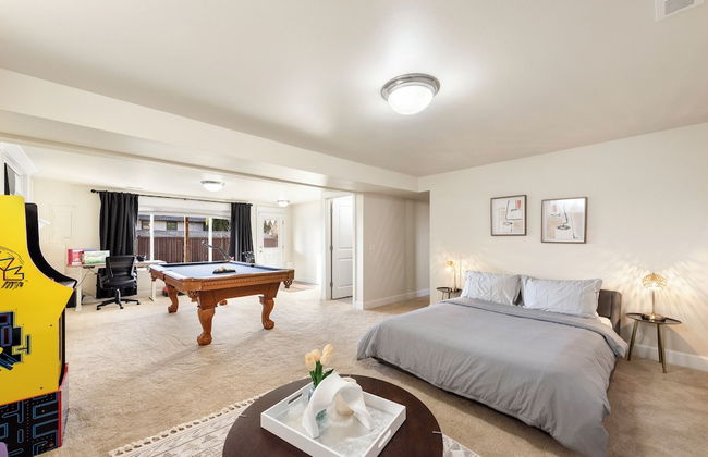 Renton Lakeside Oasis, Lakeview, 4B 2.5B, Spacious - Photo 15