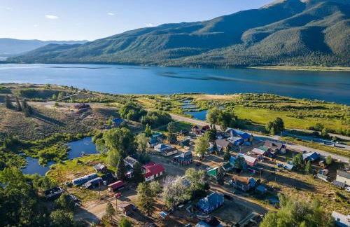 Historic Boho Brothel Lake Retreat Fast Wifi - Foto 24