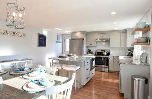 Wrap-Around Porch Mins to Beach - Foto 10